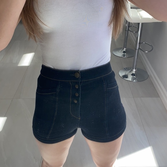 AX Shorts - Picture 3 of 8